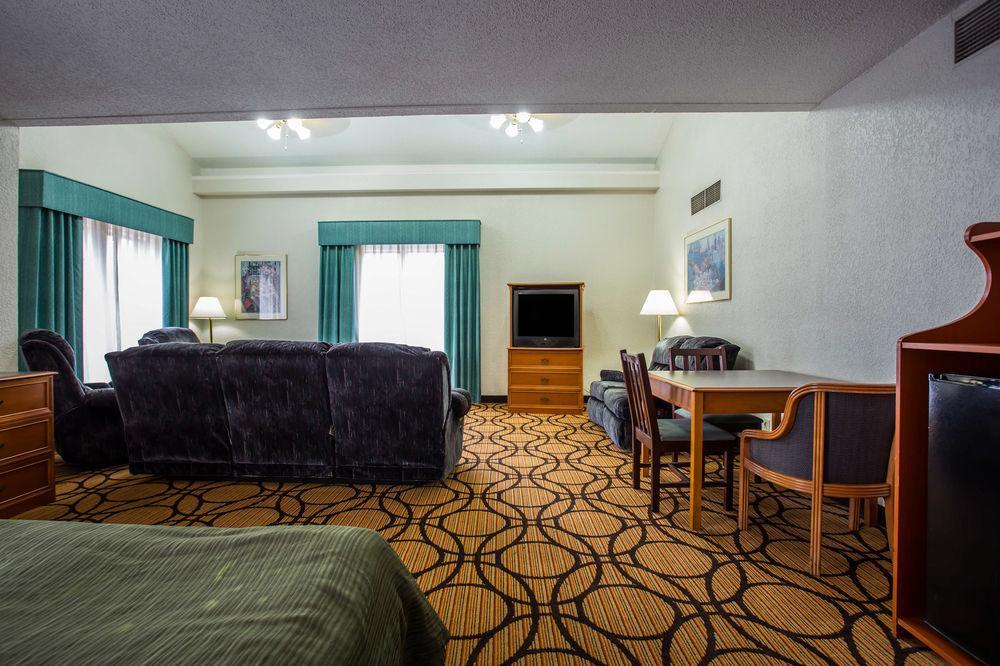 Quality Inn & Suites Airport Charlotte Esterno foto