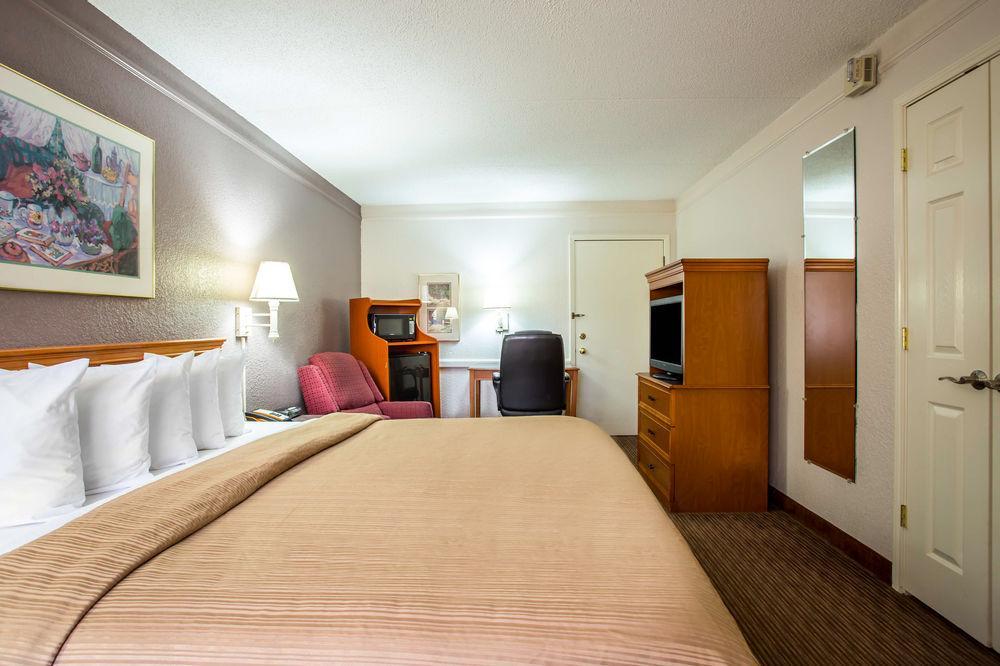 Quality Inn & Suites Airport Charlotte Esterno foto