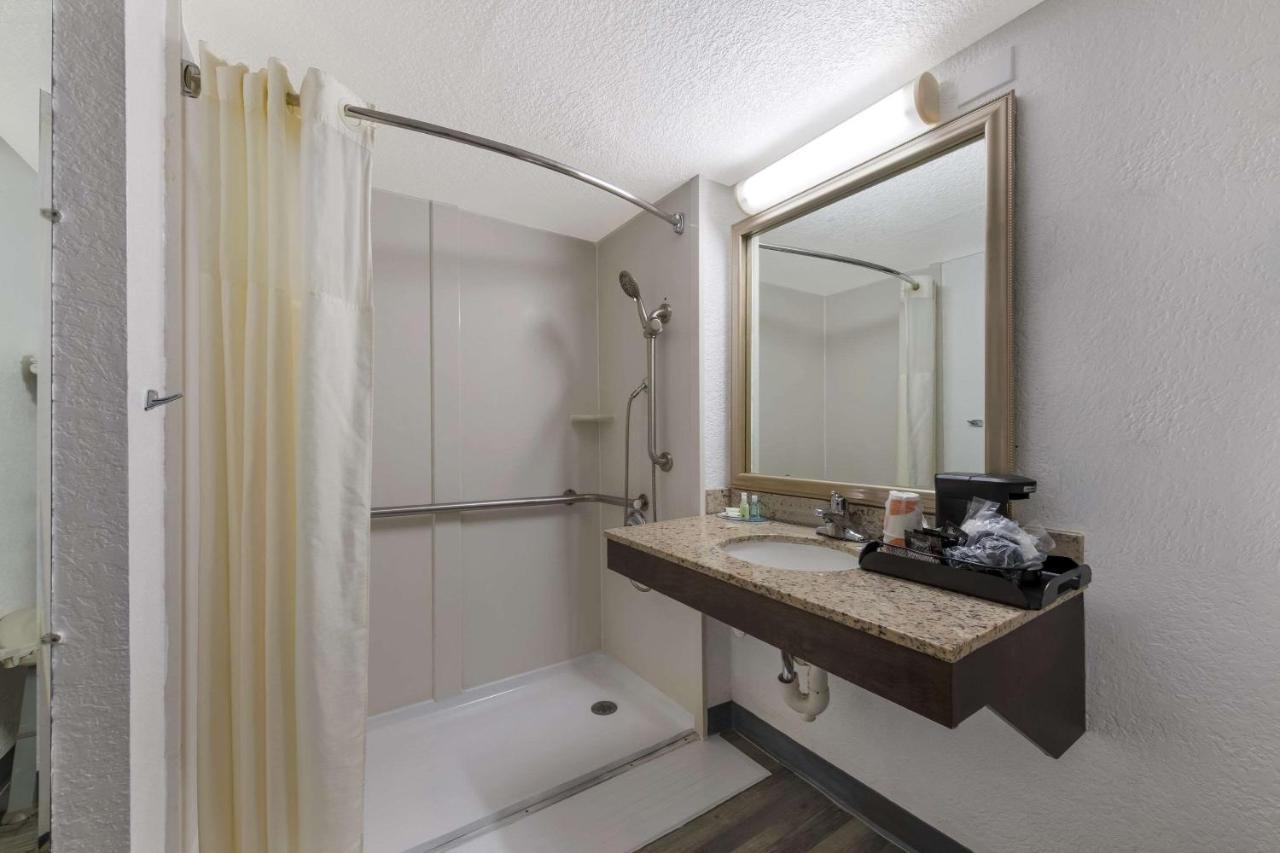Quality Inn & Suites Airport Charlotte Esterno foto