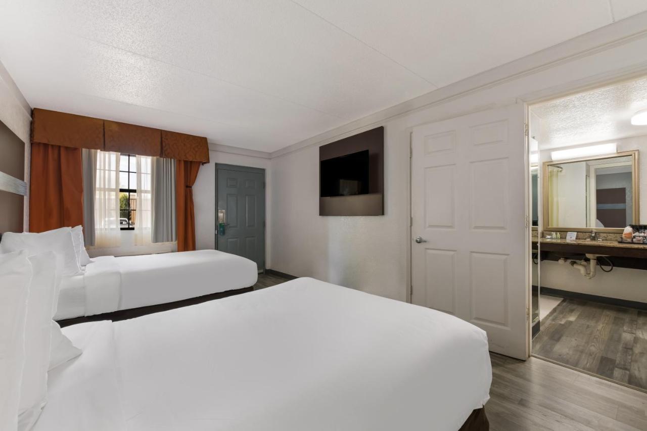 Quality Inn & Suites Airport Charlotte Esterno foto