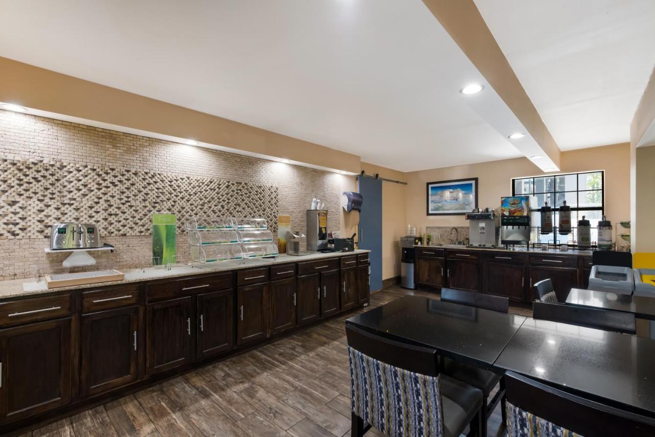 Quality Inn & Suites Airport Charlotte Esterno foto