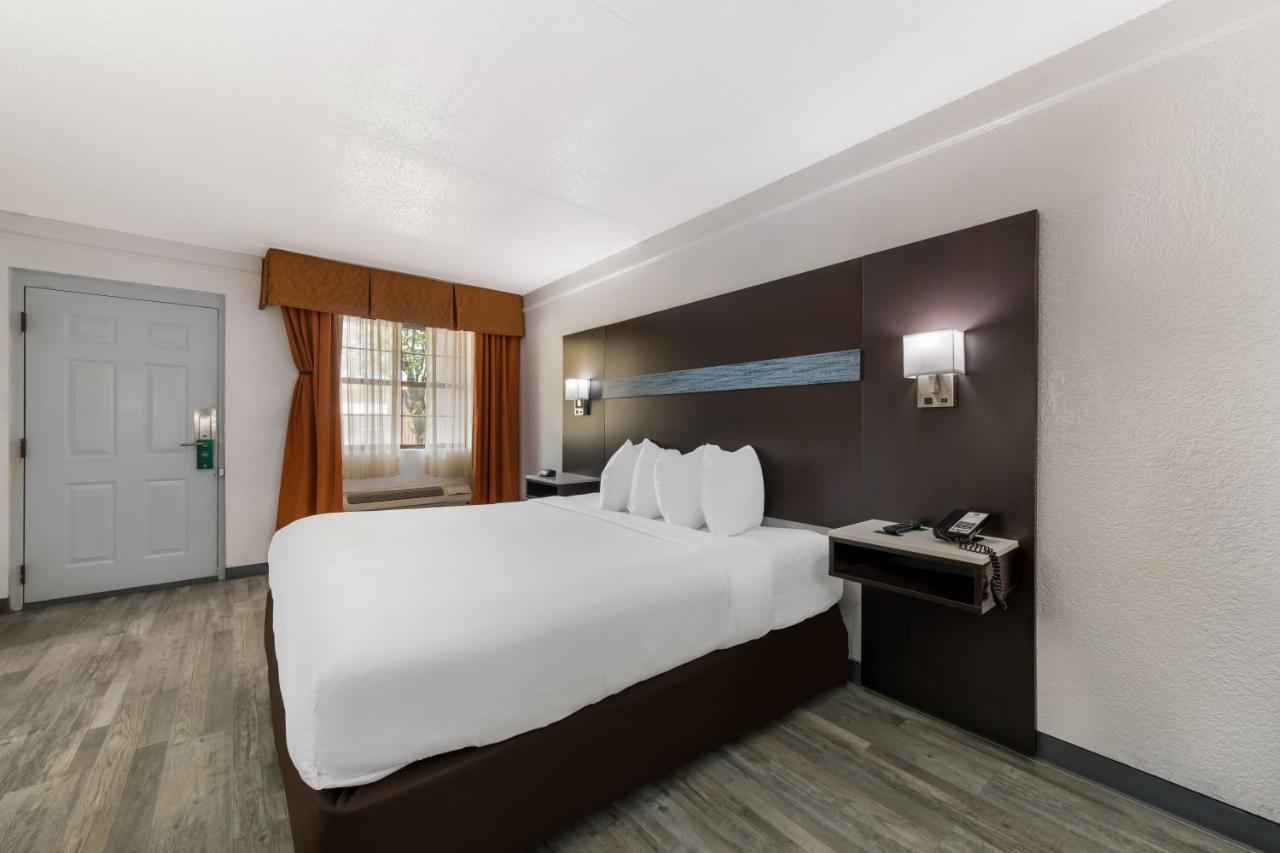 Quality Inn & Suites Airport Charlotte Esterno foto