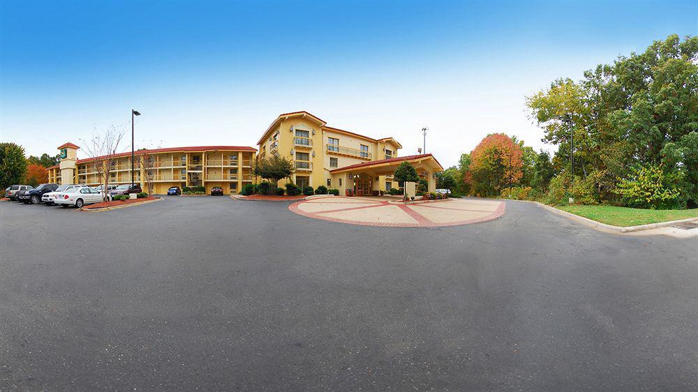 Quality Inn & Suites Airport Charlotte Esterno foto